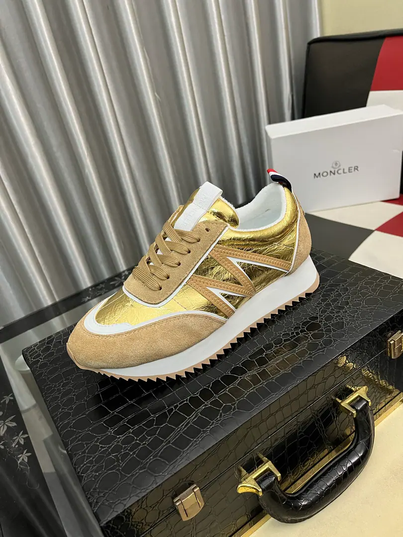 Get out of the factory.⌚️⌚️ Moncler- No, no, no. 2025Men's winter., Import gas vents, Chlorbutyl rubber The various materials are made together., Shoes face design using shoelaces and rubber embedded, Back up.MonclerMark, BaseTPU+Rubber+High-ball rubber bubbles., Very resilient and durable., Make it more comfortable., It's worth the effort, both on the shoe and the color design.！ Size: 36-46