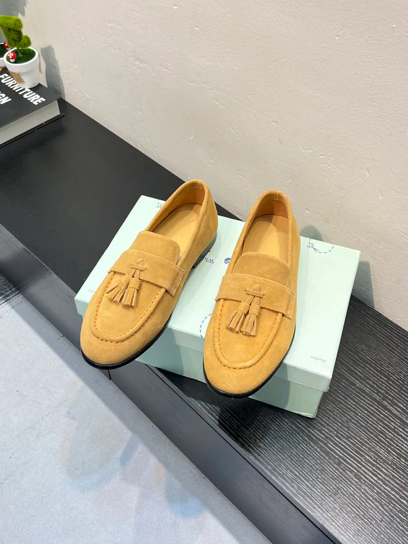 🔥 off whiteClassic LeFoo shoes., Italian Treasure brand., The only brand that matches Ames.！Wear them to know we can't fail our feet., I'll have a little wool on my shoe., That's a real leather cushion., Codes: 38-45（45Do it.）