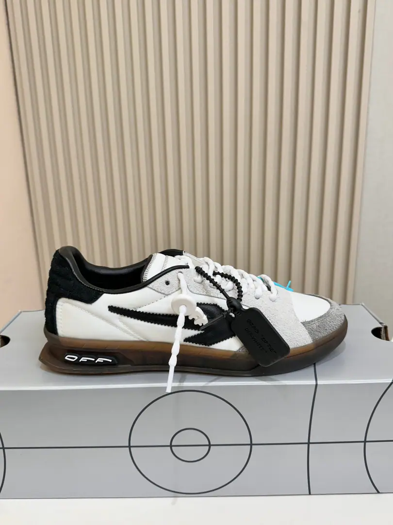 The real price is no more than a man.➕10🌟OFF WHITE⚡️Couple money.⚡️ 🍓🍇2026The latest German shoe on Spring Xia Network. Codes:35-45 Latest release of the market's highest quality version👊“Out of office”Original version of the series, Original set,, Production process1:1Original➰OFF GREY WHITE OW ➰🔜More and more stars have a different choice of negro.🔸It's a classic.🔸Innovating in the tide🔸♪ The way you're tied up ♪ ♪ The way you're built ♪🔝Not a fashion-designed nosy, but a bright black horse from the vanguard.🐴🆙♪ And don't follow the waves ♪🔅Unentitled beauty.🔅 Fabulous.💯Head, skin. Refried.💯Importing head-level sheep. Foot.💯Original modeling high-ball green mats. Bottom💯Original package, process Otsumi!💯The original model of the rubber floor.（Never yellow.）The layout is superb., The color is so bright., It's a solid-body thing.👍 Packaging💯Synchronize the full package of the official network（Brand bags., Brand wrapping paper., Accreditation, Brand bags.）