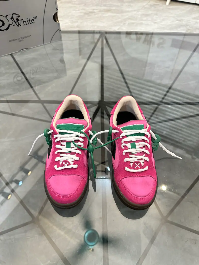 Sell Price: ¥ Trade marks: OFF WHITE *「OFF WHITE*」Low-ass leisure shoes. Positive code number: 35-45(Make a reservation.46)Couple money. Commodity materials: Shoeboard cabinet originals, Into the air., Original Base. Part No. No.: H