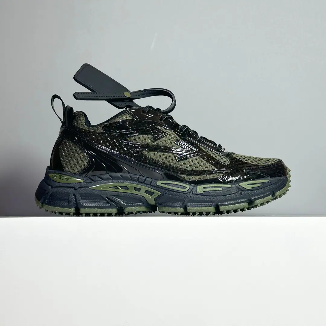 We're here today.【SVersion】#OWThe latest running shoes. #100% original box correct version #Original, original cardboard data development#4The layers are separated from the bottom.#Shoes face use3dStereoprinting and multi-materials integration#Slipperproof, breath-free shoes. For the fire., And to locate brands that are branded in the luxury field., Off-White Still, there is a need to keep up to date with the modern and modern version of the retro-shoes., To capture the concerns of the consumer of the basic plate. This is the update. Off-White The new sneakers exaggerate the classic old father's shoe detail., And put the iconic arrow design in the spotlight.. Besides that., The whole series of colors can be very diverse., There's always one for you.. Off-WhiteThe latest sneakers are expected to land at the brand counter in the coming months., ♪ My favorite friend Chelsea ♪. size:36 37 38 39 40 41 42 43 44 45 46 47