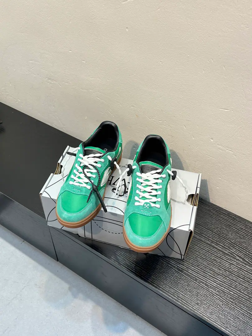 🌟OFF WHITE⚡️Couple money.⚡️2026The latest German shoe on Spring Xia Network., Codes:35-45 （45Do it.） Latest release of the market's highest quality version👊“Out of office”Original version of the series, Original set,, Production process1:1Original➰OFF GREY WHITE OW ➰🔜More and more stars have a different choice of negro.🔸It's a classic.🔸Innovating in the tide🔸♪ The way you're tied up ♪ ♪ The way you're built ♪🔝Not a fashion-designed nosy, but a bright black horse from the vanguard.🐴🆙♪ And don't follow the waves ♪🔅Unentitled beauty.🔅 Fabulous.💯Head, skin. Refried.💯Importing head-level sheep. Foot.💯Original modeling high-ball green mats. Bottom💯Original package, process Otsumi!💯The original model of the rubber floor.（Never yellow.）The layout is superb., The color is so bright., It's a solid-body thing.👍 Packaging💯Synchronize the full package of the official network（Brand bags., Brand wrapping paper., Accreditation, Brand bags.）
