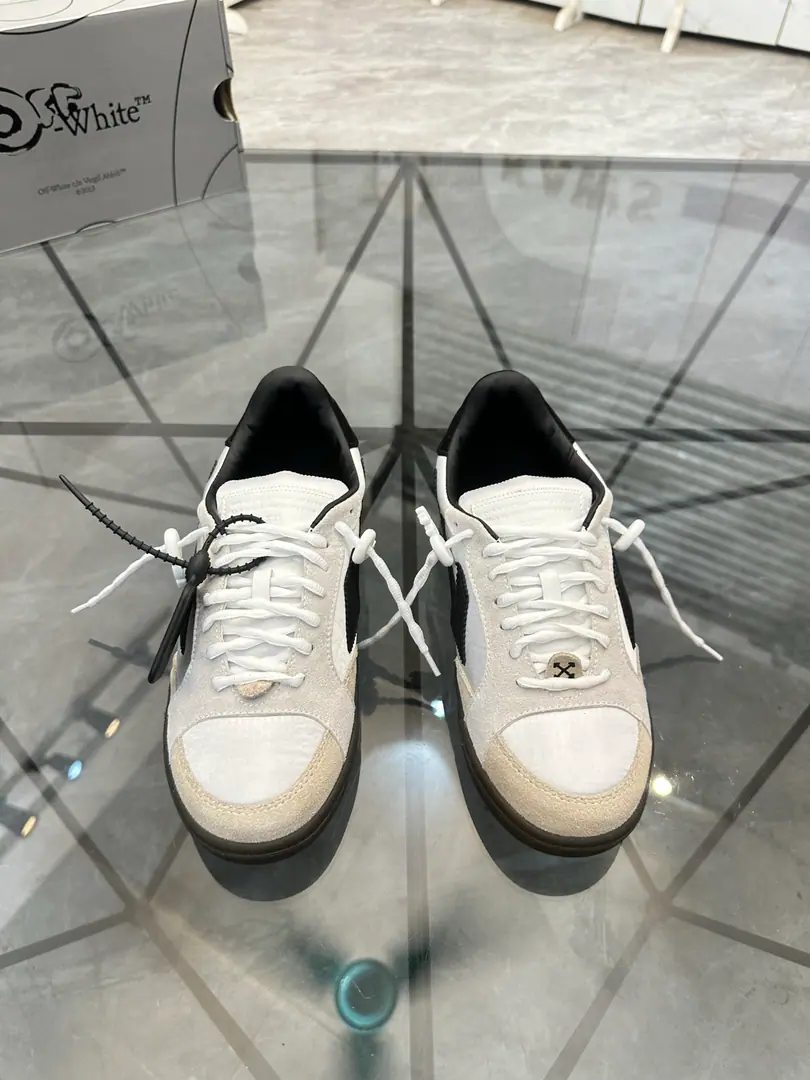 Sell Price: ¥ Trade marks: OFF WHITE *「OFF WHITE*」Low-ass leisure shoes. Positive code number: 35-45(Make a reservation.46)Couple money. Commodity materials: Shoeboard cabinet originals, Into the air., Original Base. Part No. No.: H