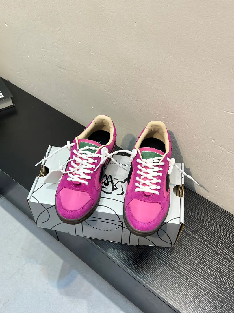 🌟OFF WHITE⚡️Couple money.⚡️2026The latest German shoe on Spring Xia Network., Codes:35-45 （45Do it.） Latest release of the market's highest quality version👊“Out of office”Original version of the series, Original set,, Production process1:1Original➰OFF GREY WHITE OW ➰🔜More and more stars have a different choice of negro.🔸It's a classic.🔸Innovating in the tide🔸♪ The way you're tied up ♪ ♪ The way you're built ♪🔝Not a fashion-designed nosy, but a bright black horse from the vanguard.🐴🆙♪ And don't follow the waves ♪🔅Unentitled beauty.🔅 Fabulous.💯Head, skin. Refried.💯Importing head-level sheep. Foot.💯Original modeling high-ball green mats. Bottom💯Original package, process Otsumi!💯The original model of the rubber floor.（Never yellow.）The layout is superb., The color is so bright., It's a solid-body thing.👍 Packaging💯Synchronize the full package of the official network（Brand bags., Brand wrapping paper., Accreditation, Brand bags.）