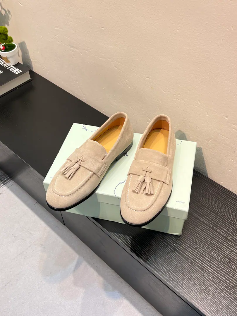 🔥 off whiteClassic LeFoo shoes., Italian Treasure brand., The only brand that matches Ames.！Wear them to know we can't fail our feet., I'll have a little wool on my shoe., That's a real leather cushion., Codes: 38-45（45Do it.）