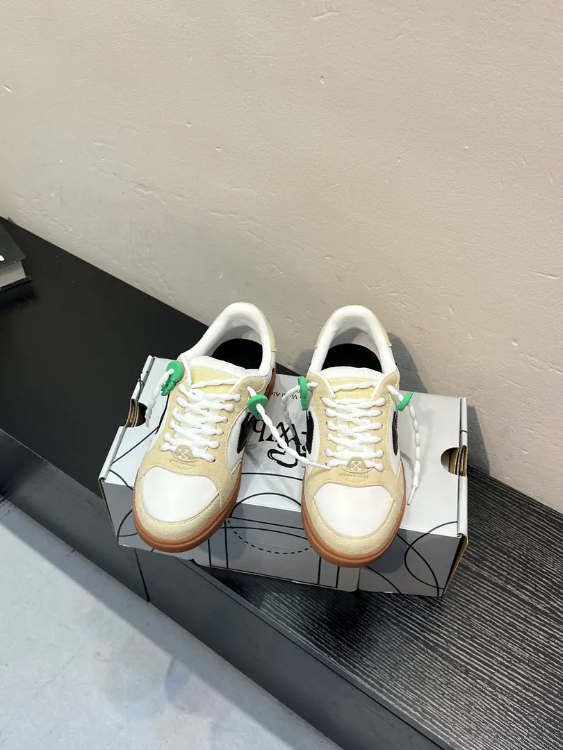 🌟OFF WHITE⚡️Couple money.⚡️2026The latest German shoe on Spring Xia Network., Codes:35-45 （45Do it.） Latest release of the market's highest quality version👊“Out of office”Original version of the series, Original set,, Production process1:1Original➰OFF GREY WHITE OW ➰🔜More and more stars have a different choice of negro.🔸It's a classic.🔸Innovating in the tide🔸♪ The way you're tied up ♪ ♪ The way you're built ♪🔝Not a fashion-designed nosy, but a bright black horse from the vanguard.🐴🆙♪ And don't follow the waves ♪🔅Unentitled beauty.🔅 Fabulous.💯Head, skin. Refried.💯Importing head-level sheep. Foot.💯Original modeling high-ball green mats. Bottom💯Original package, process Otsumi!💯The original model of the rubber floor.（Never yellow.）The layout is superb., The color is so bright., It's a solid-body thing.👍 Packaging💯Synchronize the full package of the official network（Brand bags., Brand wrapping paper., Accreditation, Brand bags.）