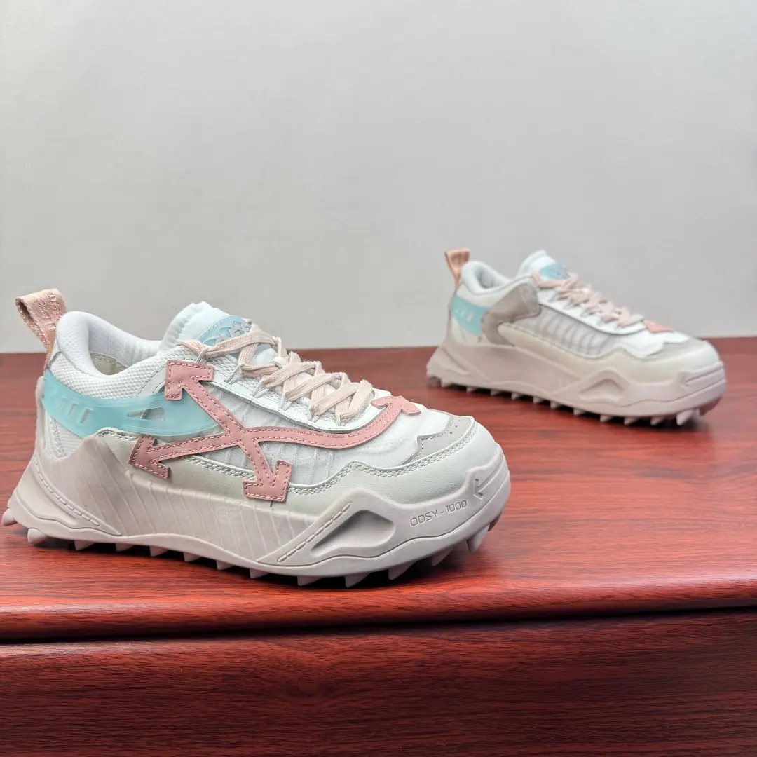 OFF-WHITE ODSY -1000Sports shoes Men and women of the same quality Full of original shoe acquisition details. SVersion -The Express version. 5A little bit different. ①SThe version is a brand new grinder.5It's a combination of the top layers.-The one-handle version is for one knee.,Not only is it cost-saving, but it's not about comfort. ②SVersion uses high-end white box, Shoesboxes not only have a stereo sense but also a taste of luxury.-The currency version is plain green. The material is not comparable in all respects. ③SThe shoe face is a top layer.-The currency version is in space material. ④SThe version of the shoe is made of sponge fillers and various components.-It's not exactly a match in the currency version. ⑤SVersion The shoe behind the perimeter is used.TPUMaterial-The translator's using drops of plastic. VirgilAbloh In privateInstagramFirst exposure.Off-WhiteThe latest sneakers., ♪ On purpose withNikeCooperation「TheTen」The series is about to end and a new wave will be launched.. These are calledODSY-1000The latest shoe money is strong.「Dad's shoes.」Model, The colorful mix of shoes and the disassemble of the materials., Including the velvet., Rubber and web-eyes, etc., The most branded and branded.「X」LogoAnd it's in a strange form.. Dustproof bag with original box！ Size: 36-37-38-39-40-41-42-43-44-45-46-47 Skins. The cargo.: OFF1000 Pink blue.