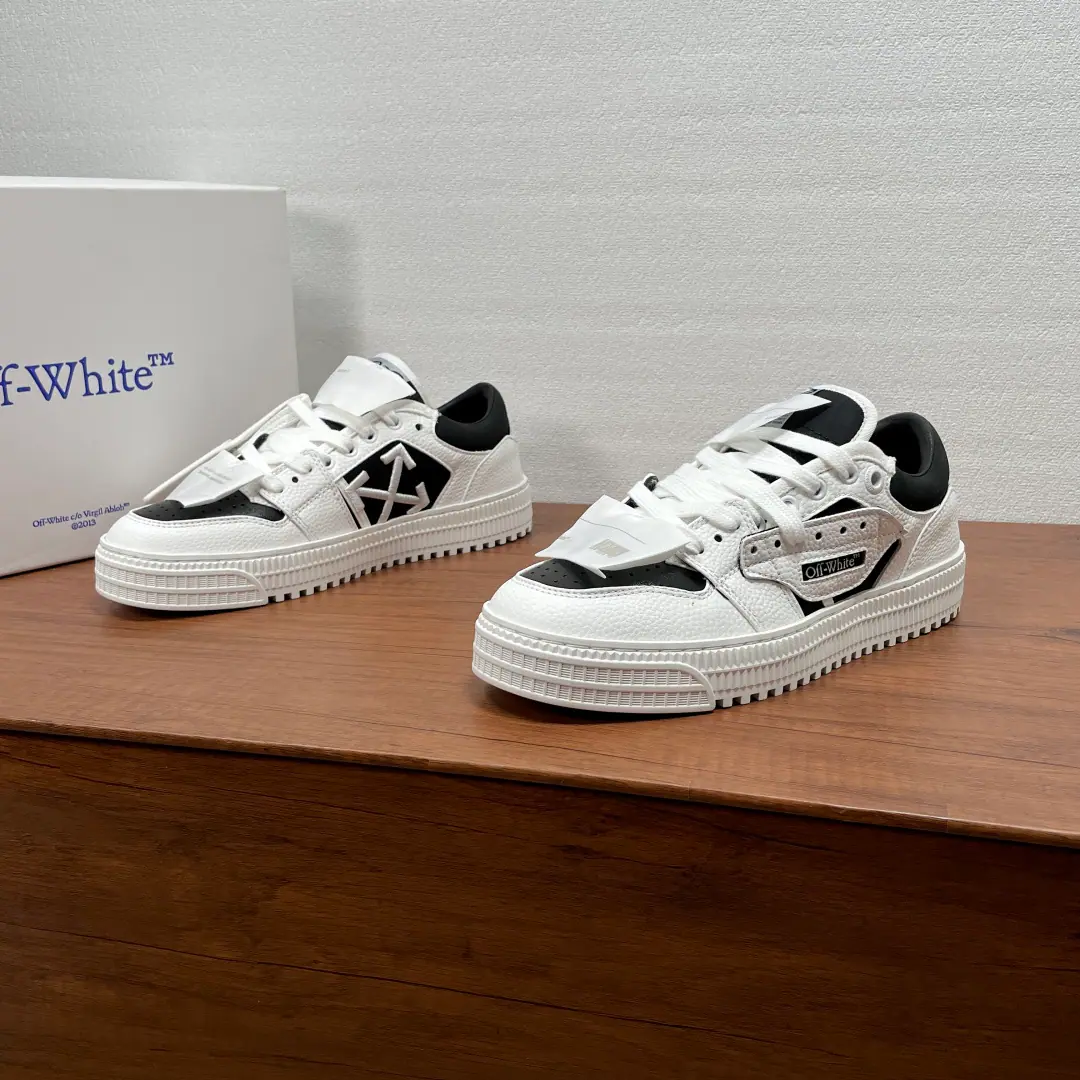 OFF- WHITE 3.0 Off Court The roundheads are tied with low-banded shoes. OFF-WHITE 3.0 Off CourtShoes., Use of pear leather and smooth little cow shoes, Black and white panda color style, Heads orange tag decoration, The streets are full of feelings.！Shoes are round., Low-end design, A combination of rubber slender-resistant grinding and a thick skin., The tide is the best., The upper foot is comfortable and fashionable., Original plant development, Market top version, Packet with original box！ Size: 36 37 38 39 40 41 42 43 44 45 46 47 Standard leather shoe size