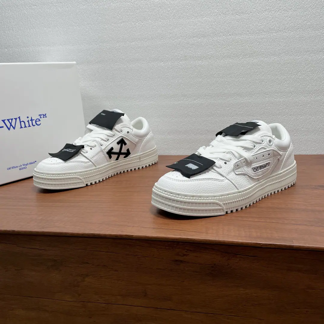 OFF- WHITE 3.0 Off Court The roundheads are tied with low-banded shoes. OFF-WHITE 3.0 Off CourtShoes., Use of pear leather and smooth little cow shoes, Black and white panda color style, Heads orange tag decoration, The streets are full of feelings.！Shoes are round., Low-end design, A combination of rubber slender-resistant grinding and a thick skin., The tide is the best., The upper foot is comfortable and fashionable., Original plant development, Market top version, Packet with original box！ Size: 36 37 38 39 40 41 42 43 44 45 46 47 Standard leather shoe size