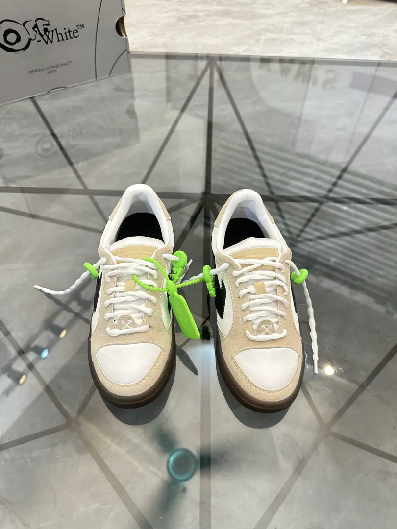 Sell Price: ¥ Trade marks: OFF WHITE *「OFF WHITE*」Low-ass leisure shoes. Positive code number: 35-45(Make a reservation.46)Couple money. Commodity materials: Shoeboard cabinet originals, Into the air., Original Base. Part No. No.: H