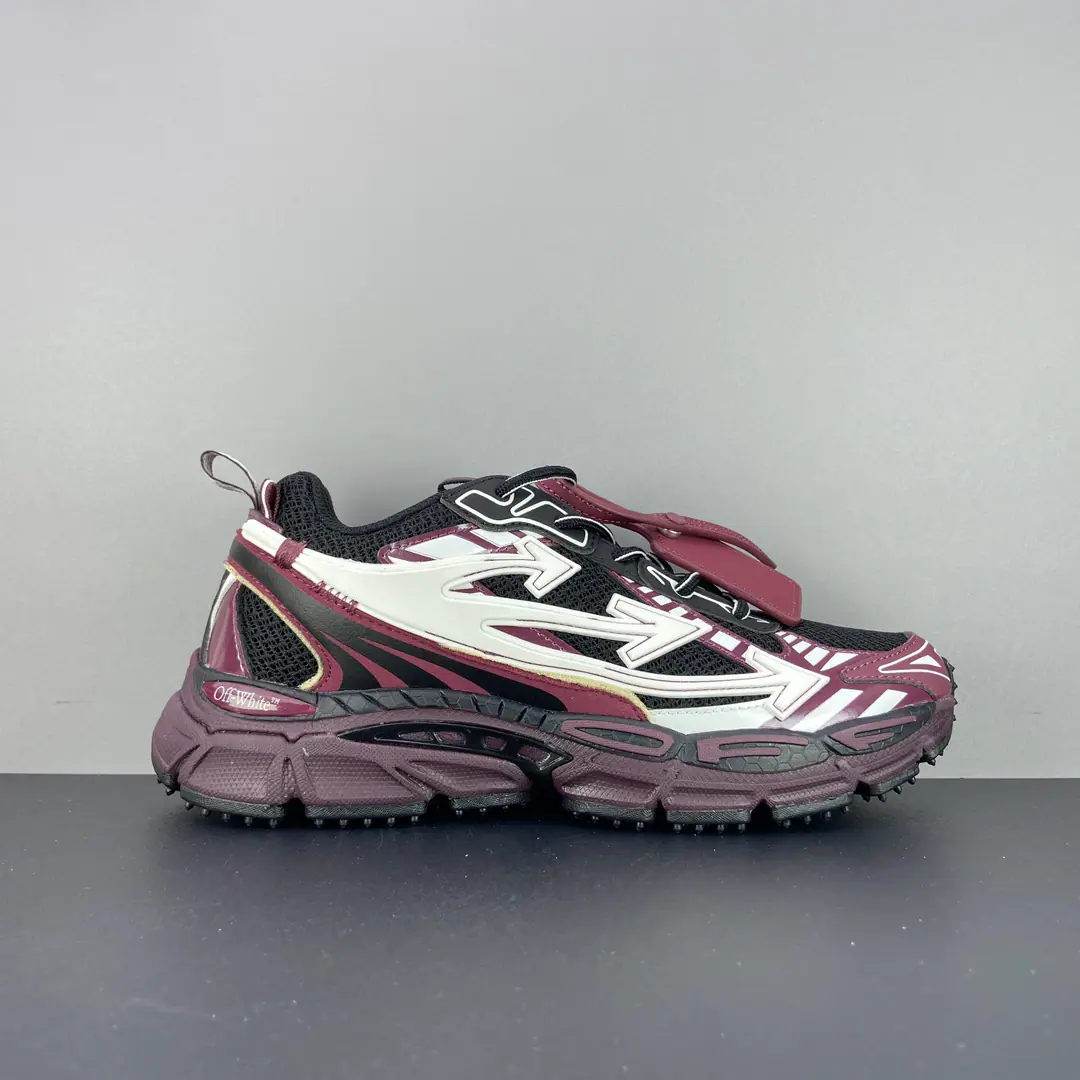 Minoru. Off-White C/O VirGil Abloh OWRun-shoes. The original box is correct. Original, original cardboard data development 4The layers are separated from the bottom. Shoes face use3dStereoprinting and multi-materials integration Marked brands in luxury areas Off-White Size: 36 37 38 39 40 41 42 43 44 45 46 47