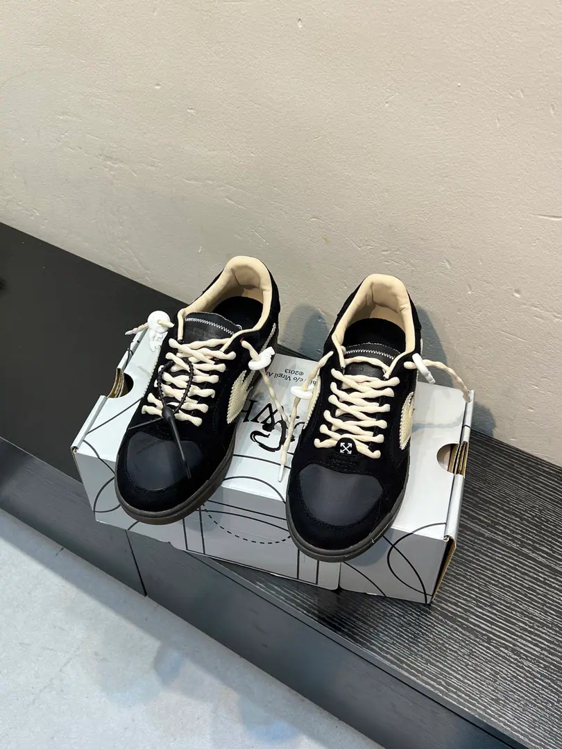 🌟OFF WHITE⚡️Couple money.⚡️2026The latest German shoe on Spring Xia Network., Codes:35-45 （45Do it.） Latest release of the market's highest quality version👊“Out of office”Original version of the series, Original set,, Production process1:1Original➰OFF GREY WHITE OW ➰🔜More and more stars have a different choice of negro.🔸It's a classic.🔸Innovating in the tide🔸♪ The way you're tied up ♪ ♪ The way you're built ♪🔝Not a fashion-designed nosy, but a bright black horse from the vanguard.🐴🆙♪ And don't follow the waves ♪🔅Unentitled beauty.🔅 Fabulous.💯Head, skin. Refried.💯Importing head-level sheep. Foot.💯Original modeling high-ball green mats. Bottom💯Original package, process Otsumi!💯The original model of the rubber floor.（Never yellow.）The layout is superb., The color is so bright., It's a solid-body thing.👍 Packaging💯Synchronize the full package of the official network（Brand bags., Brand wrapping paper., Accreditation, Brand bags.）