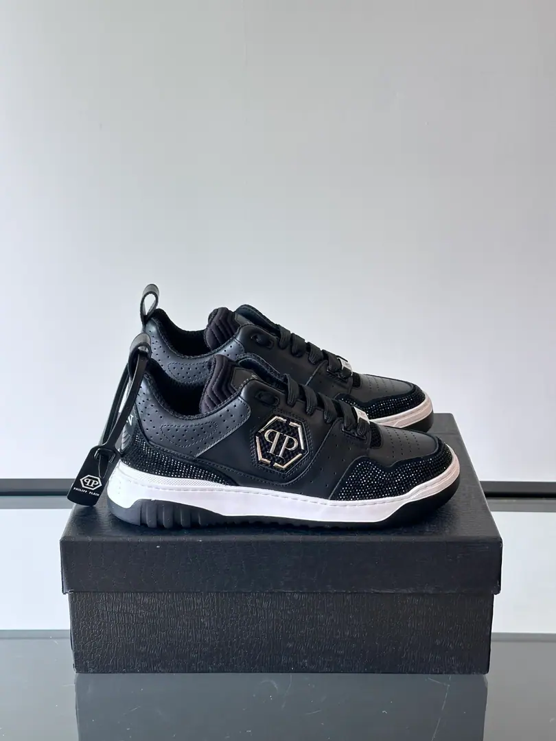 PP[PHILIP PLEIN]2025New item on the market., Top First Quality A pair of low-banded sneakers made of leather adds a little bit of a uniqueness to your shape., It's a unique outside.PPMarking, The urchins of the shoes are so comfortable., Dismantled cushions to increase comfort., Light-weight, skating-proof soles. Codes39-45 38.46Do it.