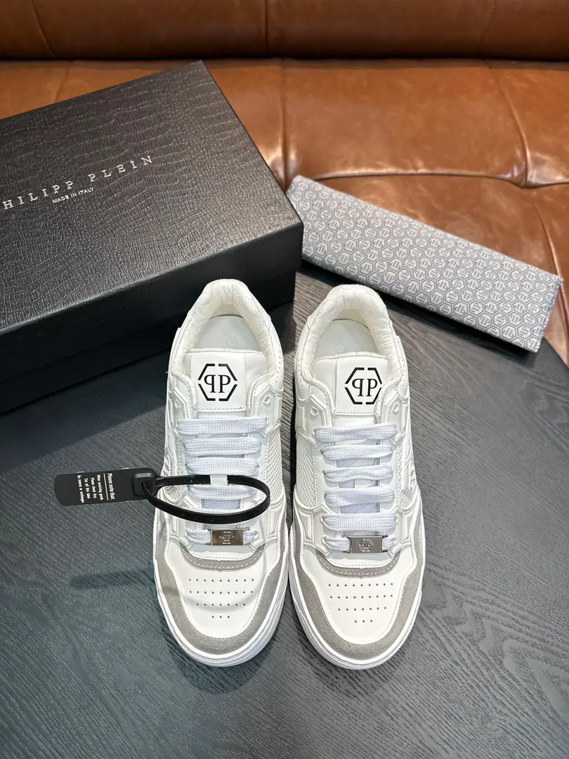 PP[PHILIP PLEIN]2025New item on the market., Top First Quality A pair of low-banded sneakers made of leather adds a little bit of a uniqueness to your shape., It's a unique outside.PPMarking, The urchins of the shoes are so comfortable., Dismantled cushions to increase comfort., Light-weight, skating-proof soles. Codes39-45 38.46Do it.
