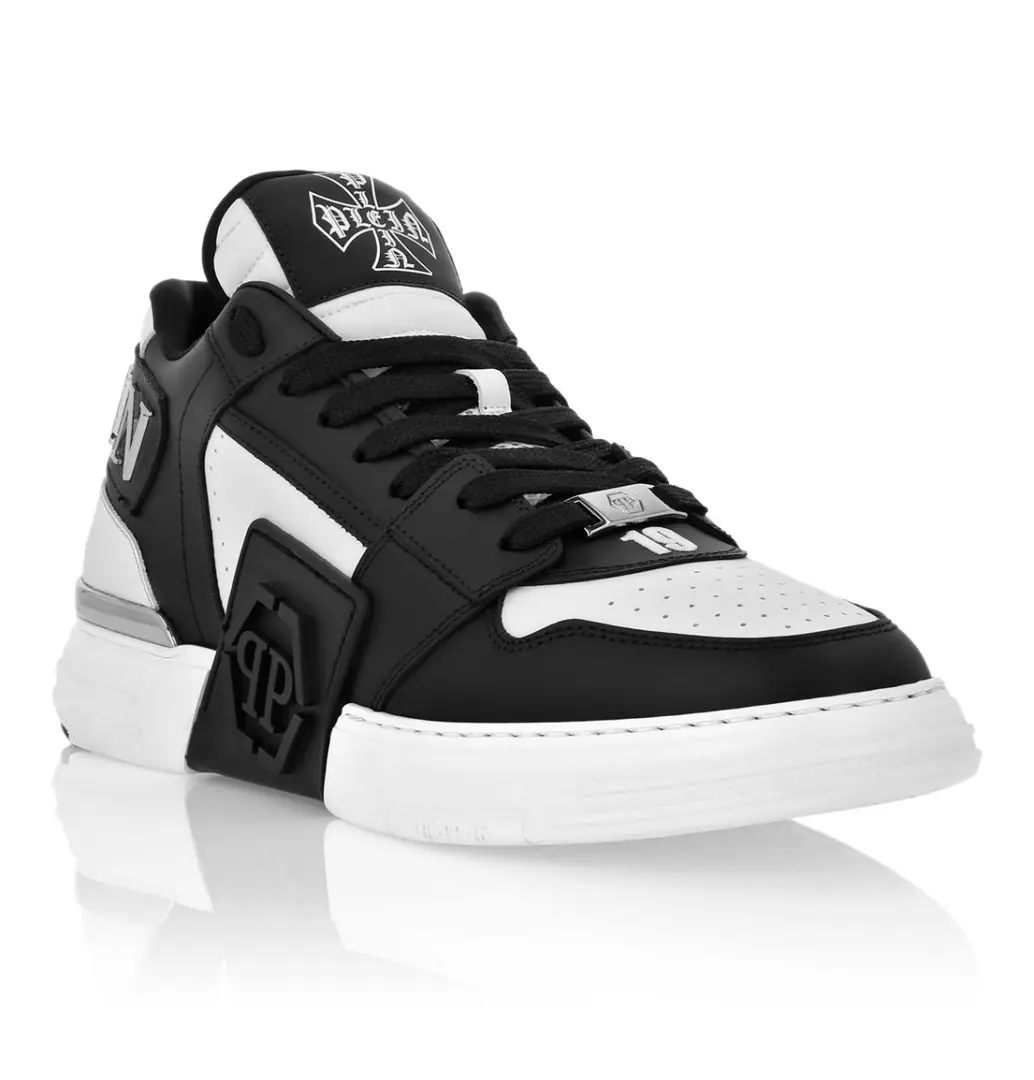Get out of the factory. PP[PHILIP PLEIN]2026New item on the market., Top First Quality A pair of low-banded sneakers made of leather adds a little bit of a uniqueness to your shape., It's a unique outside.PPMarking, The urchins of the shoes are so comfortable., Dismantled cushions to increase comfort., Light-weight, skating-proof soles., Codes39-45 38.46Do it. Product Details One. Add some uniqueness to your look with these lo-top sneakers made of mixed hides. Check out the details.● Multicolour nappa, suede and patent● Rhinestone applications Logoed patch on the outer quarter,Perforated leather details Placed paddings for greater comfort Rubber midsole. Moulded outsole ● Inner lining and removable insole