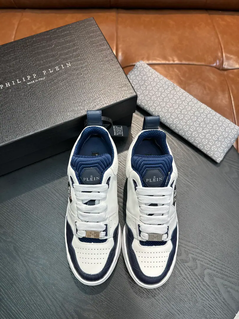 PP[PHILIP PLEIN]2025New item on the market., Top First Quality A pair of low-banded sneakers made of leather adds a little bit of a uniqueness to your shape., It's a unique outside.PPMarking, The urchins of the shoes are so comfortable., Dismantled cushions to increase comfort., Light-weight, skating-proof soles. Codes39-45 38.46Do it.