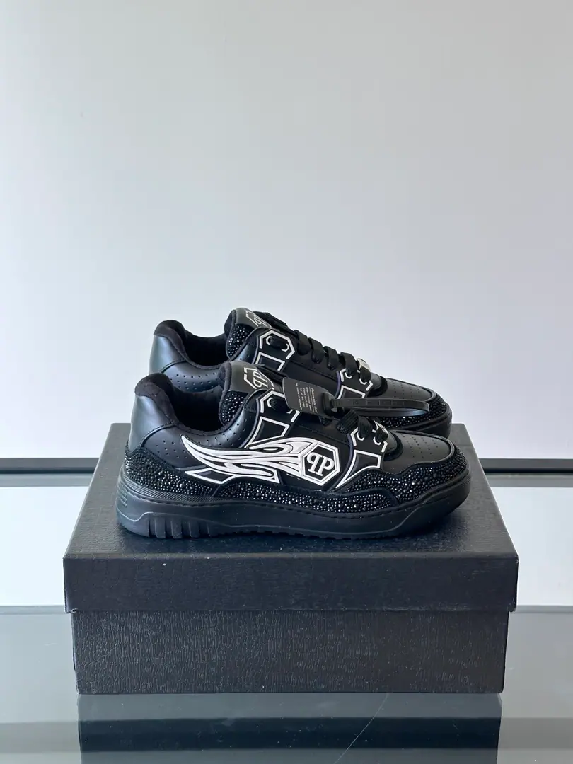 PP[PHILIP PLEIN]2025New item on the market., Top First Quality A pair of low-banded sneakers made of leather adds a little bit of a uniqueness to your shape., It's a unique outside.PPMarking, The urchins of the shoes are so comfortable., Dismantled cushions to increase comfort., Light-weight, skating-proof soles. Codes39-45 38.46Do it.