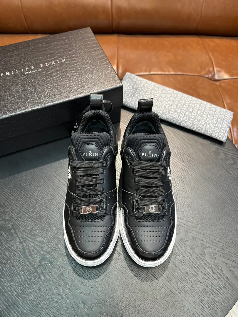 PP[PHILIP PLEIN]2025New item on the market., Top First Quality A pair of low-banded sneakers made of leather adds a little bit of a uniqueness to your shape., It's a unique outside.PPMarking, The urchins of the shoes are so comfortable., Dismantled cushions to increase comfort., Light-weight, skating-proof soles. Codes39-45 38.46Do it.