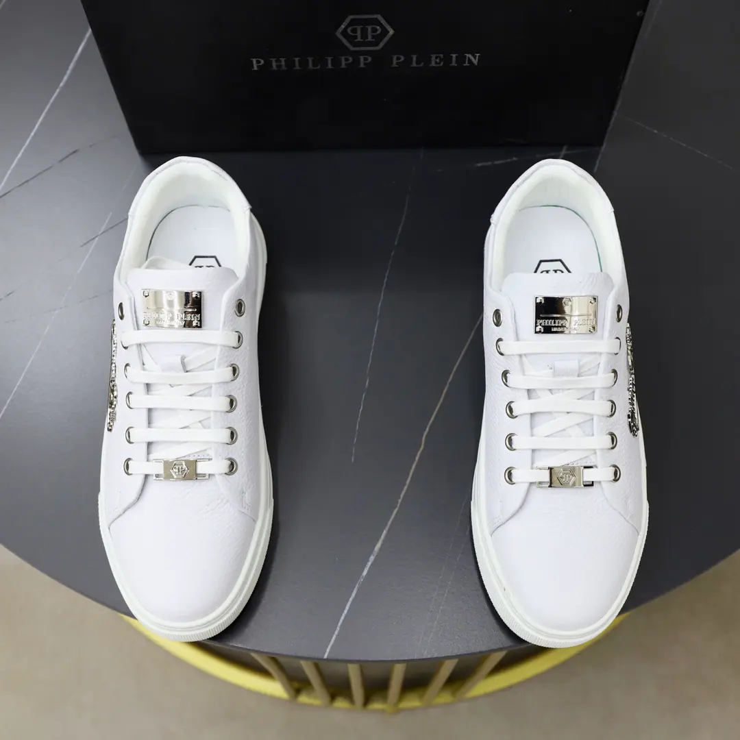 Get out of the factory. PHILIPP PLEIN-Philip.•Prynne.Size: 38-44（45Custom）Plein's.🔥Look at the good stuff., I'm like a cabinet., From leather to detail., It's a good one.！Feel Germany with your heart.🇩🇪Quality of pure manual manufacture！Extremity and respect. That's what's necessary., All imported original material Special hardware decoration, Just to make a more comfortable dress experience., In the sheep's skin., The original rubber base is a requirement., You deserve it.！
