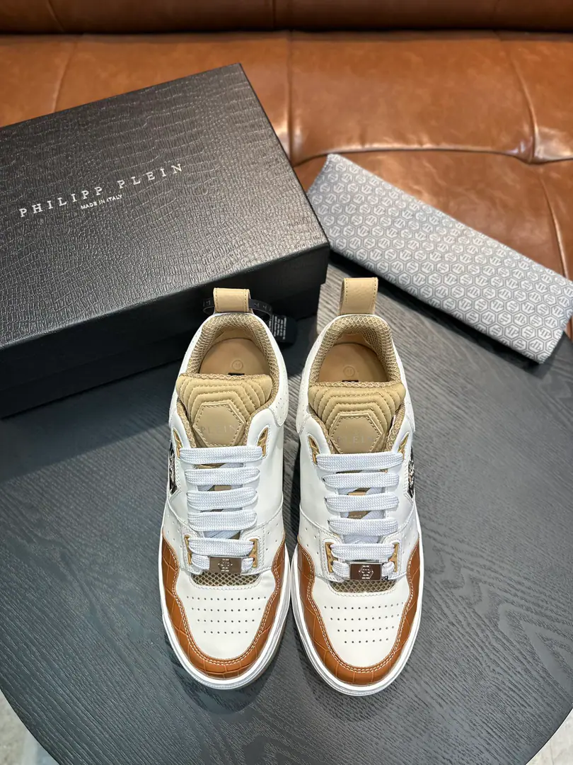 PP[PHILIP PLEIN]2025New item on the market., Top First Quality A pair of low-banded sneakers made of leather adds a little bit of a uniqueness to your shape., It's a unique outside.PPMarking, The urchins of the shoes are so comfortable., Dismantled cushions to increase comfort., Light-weight, skating-proof soles. Codes39-45 38.46Do it.
