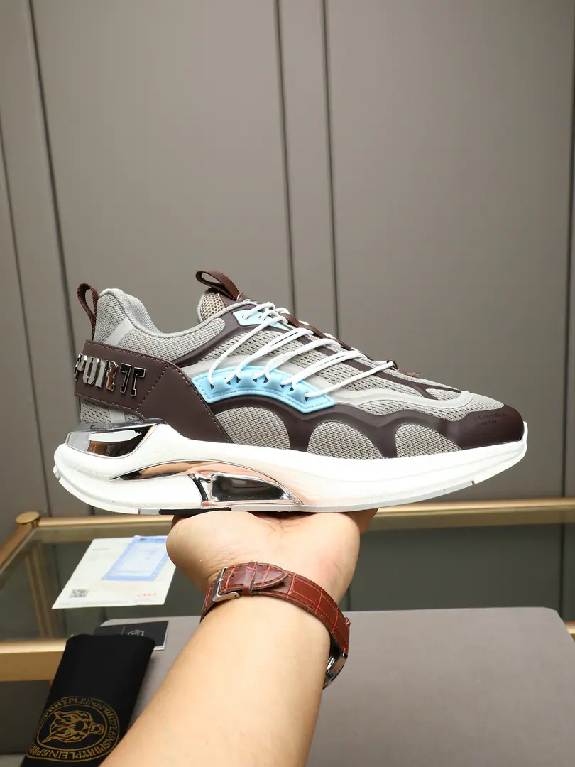P Philipp Plein Philip.·Prayn.PPNewly rich old man's shoes.☑️ The tycoon's a bad guy.Philipp Plein Sport, These old dad shoes are putting brand-marked and renegade genes into the ground.💥 Metal claw marks on the shoe side are self-traced., The brand stamp on the shoe tongue and the back., I'm hiding a unique touch of the tide., Rejects mediocrity.. Stereo-Big-Big-Pop Shoe-style, Hard lines with their own air field., The netted leather is a mix of air and skin., The upper foot is not soft.. Backstairs are still stunned., Daily commute, There's no pressure on the blunder., It's a thicker scale., Work pants., Sports pants., The jeans are easy to match., Keep your head down and open., A man who understands.get！ ▪Fabulous.: Original leather➕The netting. ▪Uchi.: Airnets. ▪He's tall.: 4cm ▪Otsumi!: Original popcorn bubble bottom ▪Codes: 39-46(45 46I'll make sure I don't change it.)
