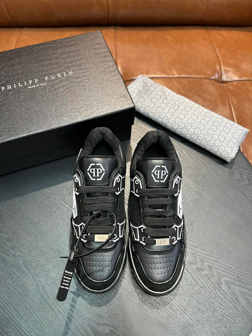 PP[PHILIP PLEIN]2025New item on the market., Top First Quality A pair of low-banded sneakers made of leather adds a little bit of a uniqueness to your shape., It's a unique outside.PPMarking, The urchins of the shoes are so comfortable., Dismantled cushions to increase comfort., Light-weight, skating-proof soles. Codes39-45 38.46Do it.