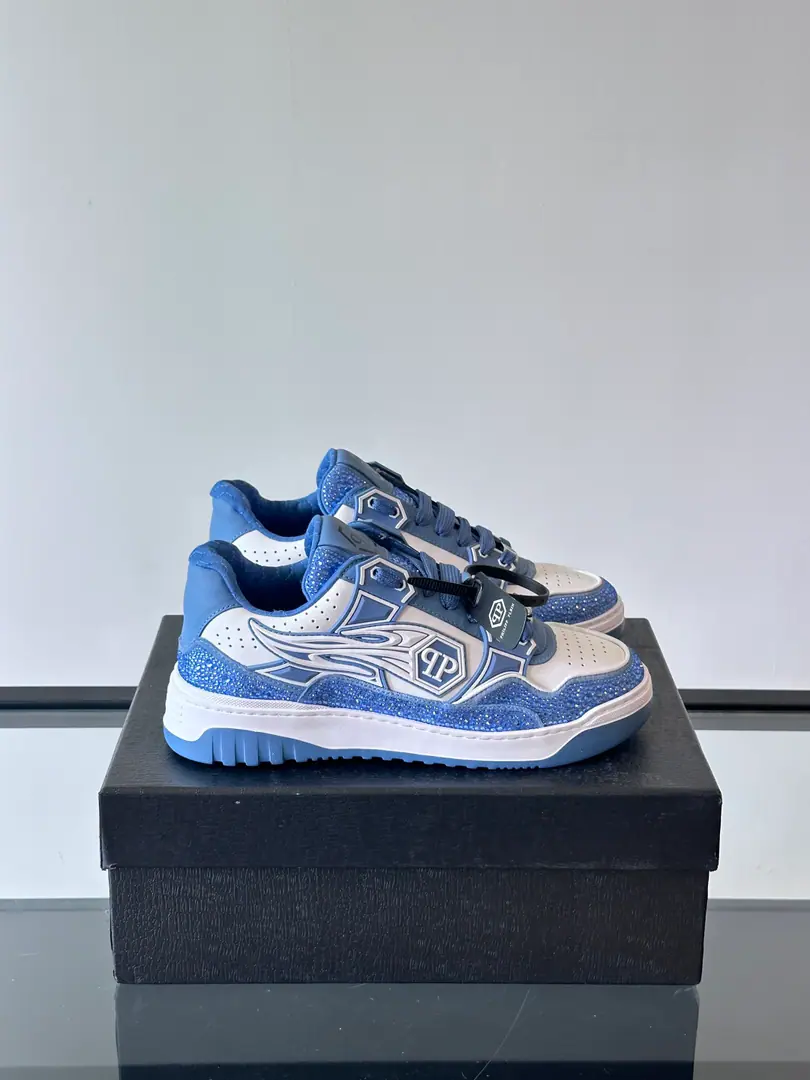 PP[PHILIP PLEIN]2025New item on the market., Top First Quality A pair of low-banded sneakers made of leather adds a little bit of a uniqueness to your shape., It's a unique outside.PPMarking, The urchins of the shoes are so comfortable., Dismantled cushions to increase comfort., Light-weight, skating-proof soles. Codes39-45 38.46Do it.