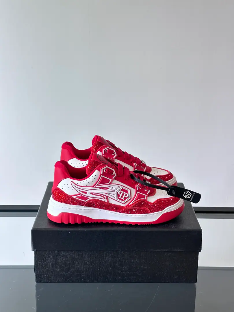 PP[PHILIP PLEIN]2025New item on the market., Top First Quality A pair of low-banded sneakers made of leather adds a little bit of a uniqueness to your shape., It's a unique outside.PPMarking, The urchins of the shoes are so comfortable., Dismantled cushions to increase comfort., Light-weight, skating-proof soles. Codes39-45 38.46Do it.