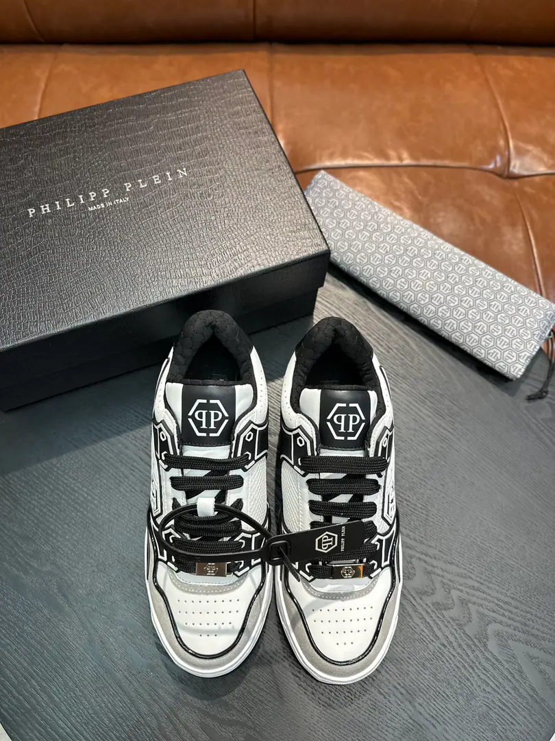 PP[PHILIP PLEIN]2025New item on the market., Top First Quality A pair of low-banded sneakers made of leather adds a little bit of a uniqueness to your shape., It's a unique outside.PPMarking, The urchins of the shoes are so comfortable., Dismantled cushions to increase comfort., Light-weight, skating-proof soles. Codes39-45 38.46Do it.