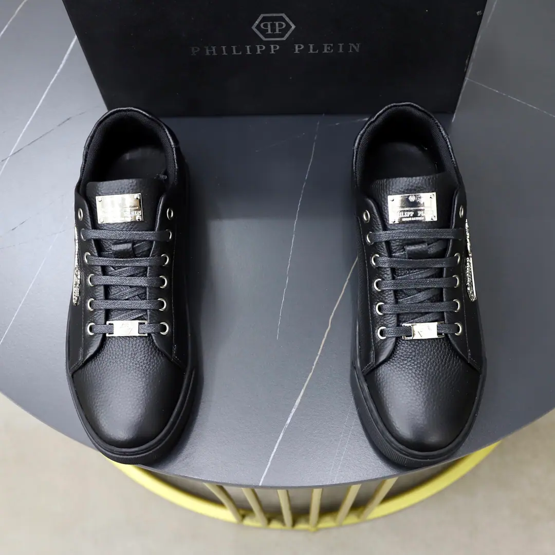 Get out of the factory. PHILIPP PLEIN-Philip.•Prynne.Size: 38-44（45Custom）Plein's.🔥Look at the good stuff., I'm like a cabinet., From leather to detail., It's a good one.！Feel Germany with your heart.🇩🇪Quality of pure manual manufacture！Extremity and respect. That's what's necessary., All imported original material Special hardware decoration, Just to make a more comfortable dress experience., In the sheep's skin., The original rubber base is a requirement., You deserve it.！
