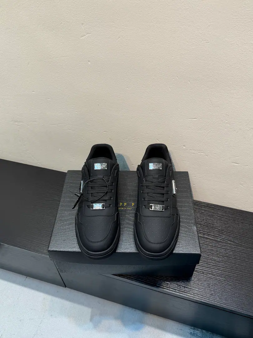 PHILIPP PLEIN-Philip.•Prynne. Prynne., Classic Return, Look at the good stuff., I'm like a cabinet., From leather to detail., It's a good one.！Feel it.🇩🇪Quality of pure manual manufacture！Extremity and respect. That's what's necessary., All with cow skin., Special hardware decoration, Just to make a more comfortable dress experience., Shoe.: Original cow skin➕In the cow's skin., Original rubber floor, A man of his own., You deserve it.！Size: 40-44（ 45Custom）