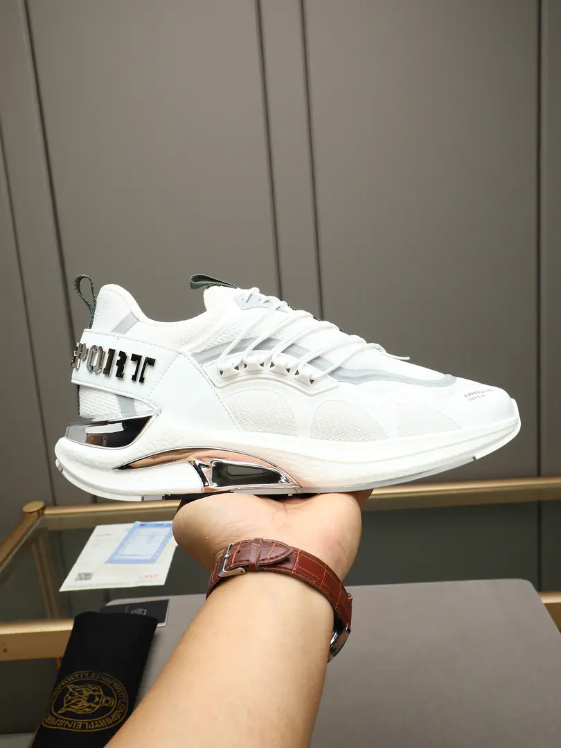 P Philipp Plein Philip.·Prayn.PPNewly rich old man's shoes.☑️ The tycoon's a bad guy.Philipp Plein Sport, These old dad shoes are putting brand-marked and renegade genes into the ground.💥 Metal claw marks on the shoe side are self-traced., The brand stamp on the shoe tongue and the back., I'm hiding a unique touch of the tide., Rejects mediocrity.. Stereo-Big-Big-Pop Shoe-style, Hard lines with their own air field., The netted leather is a mix of air and skin., The upper foot is not soft.. Backstairs are still stunned., Daily commute, There's no pressure on the blunder., It's a thicker scale., Work pants., Sports pants., The jeans are easy to match., Keep your head down and open., A man who understands.get！ ▪Fabulous.: Original leather➕The netting. ▪Uchi.: Airnets. ▪He's tall.: 4cm ▪Otsumi!: Original popcorn bubble bottom ▪Codes: 39-46(45 46I'll make sure I don't change it.)