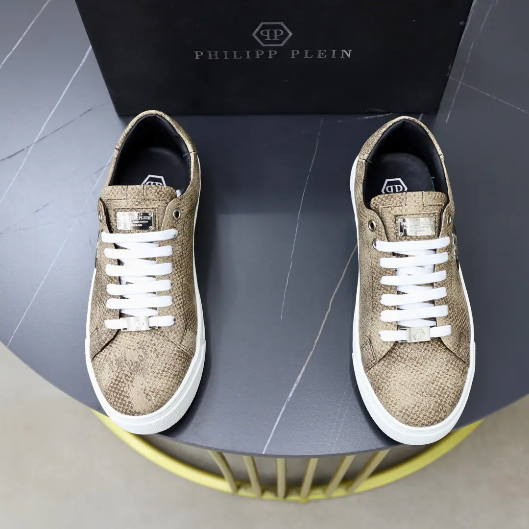 Get out of the factory. PHILIPP PLEIN-Philip.•Prynne.Size: 38-44（45Custom）Plein's.🔥Look at the good stuff., I'm like a cabinet., From leather to detail., It's a good one.！Feel Germany with your heart.🇩🇪Quality of pure manual manufacture！Extremity and respect. That's what's necessary., All imported original material Special hardware decoration, Just to make a more comfortable dress experience., In the sheep's skin., The original rubber base is a requirement., You deserve it.！