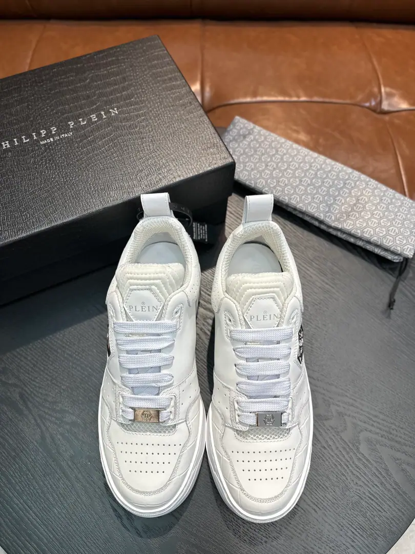 PP[PHILIP PLEIN]2025New item on the market., Top First Quality A pair of low-banded sneakers made of leather adds a little bit of a uniqueness to your shape., It's a unique outside.PPMarking, The urchins of the shoes are so comfortable., Dismantled cushions to increase comfort., Light-weight, skating-proof soles. Codes39-45 38.46Do it.