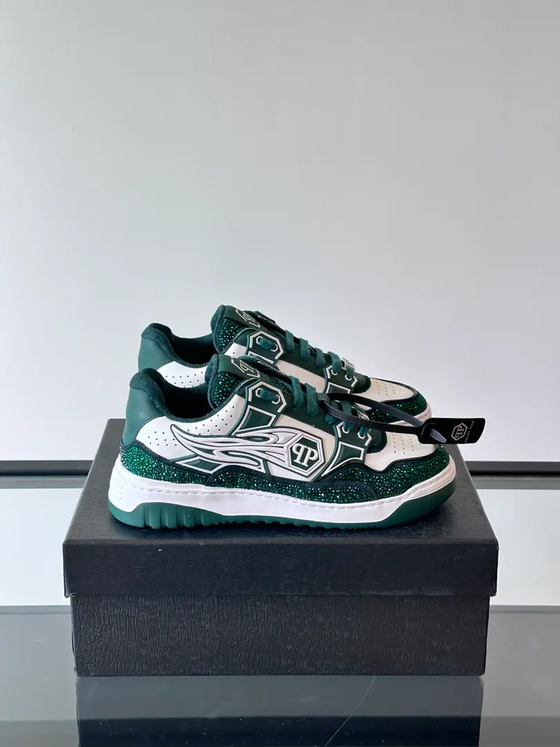 PP[PHILIP PLEIN]2025New item on the market., Top First Quality A pair of low-banded sneakers made of leather adds a little bit of a uniqueness to your shape., It's a unique outside.PPMarking, The urchins of the shoes are so comfortable., Dismantled cushions to increase comfort., Light-weight, skating-proof soles. Codes39-45 38.46Do it.
