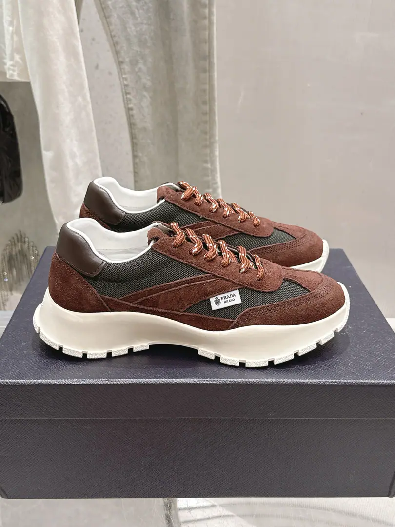 🏧𝐏𝐑𝐀𝐃𝐀Prada. Couples.👫Dad's shoes. 💫This black-soul old-shoe., The net, the skin., I'm taking a breath and a layer of myself., Black and white, dark and dark, snuggled legs., Walking around the air.. ⚠️Triangular logo low profile and recognition., It's not about the suit., A suit or a casual dress?, I can wear a lightly lavish sense of casuality., I can fight on commutes and weekends.💃🏽 ◾️Shoe.: Airnets.➕- Oh, Pete. ◾️Uchi.: Lamb skin.➕Airnets. ◾️Shoes under the sole.: Original plant1:1♪ And the whole thing ♪ ◾️Codes: 35-45 [Women40.41/Men45.46Do it.]