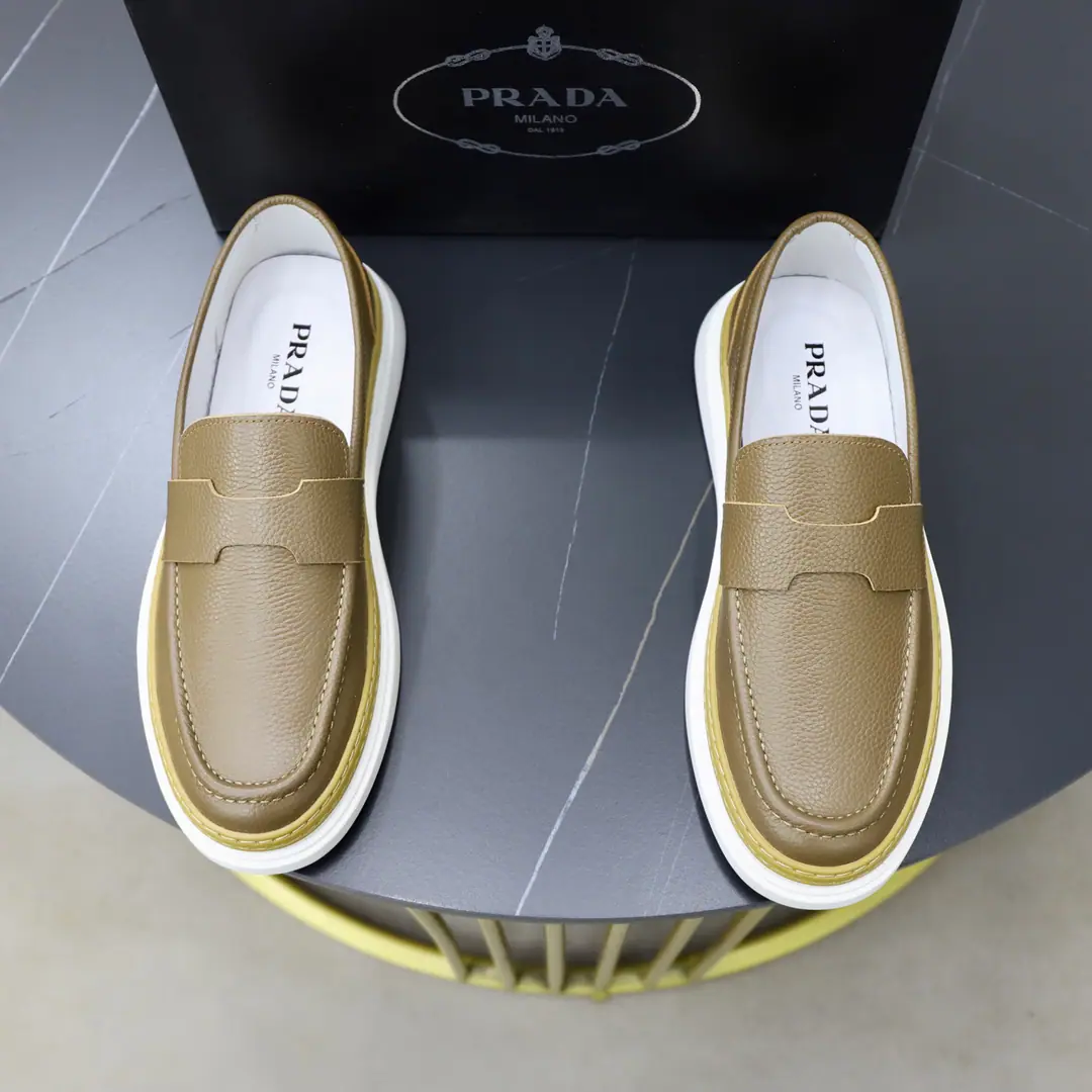Get out of the factory. 🙅‍♂️🙅‍♂️🙅‍♂️ Brand: Prada.PRADA Standard Code: 38–44（45Make a reservation.） Level: Same as the other two. Materials: Original cow skin. Comfortable pig's skin. ♪ Lightly and oversized ♪ Type: Men's fashion shoes. Run! Sports shoes The noble luxury of the great elements. Top luxury. Colours: Physical Image Colour