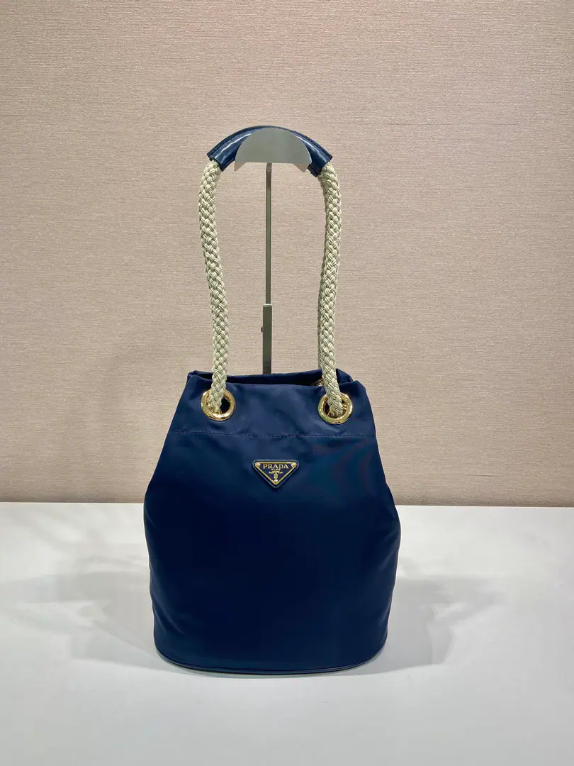 🎉New bucket bag.🎉1BE Showtime.🎉🎉 This one.Re-Nylon The handbags are designed with nylon paste and calf skin.. A unique combination adds a charming line.. The smooth ropes are a great stagger of this bag., Hand or shoulder./Slash, Top hardware.. Large Space, Very leisure fashion., Another time-consuming time-out., Baby., Let's get started.🎉🎉 Long23.5xHigh28xBottom16.5cm🎉🎉🎉🎉