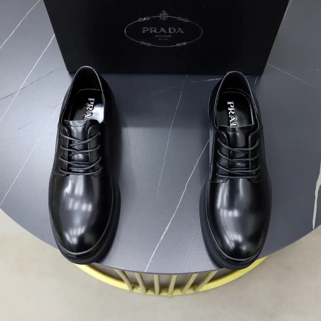 Get out of the factory. 🙅‍♂️🙅‍♂️🙅‍♂️In the cow's skin. Brand: Prada.PRADA Standard Code: 38-44（45Make a reservation.） Level: Same as the other two. Materials: The original high-end cow cover. In the cow's skin. Slipperproof, soft and heavy. Type: Men's fashion boots. The noble luxury of the great elements. Top luxury. Colours: Physical Image Colour