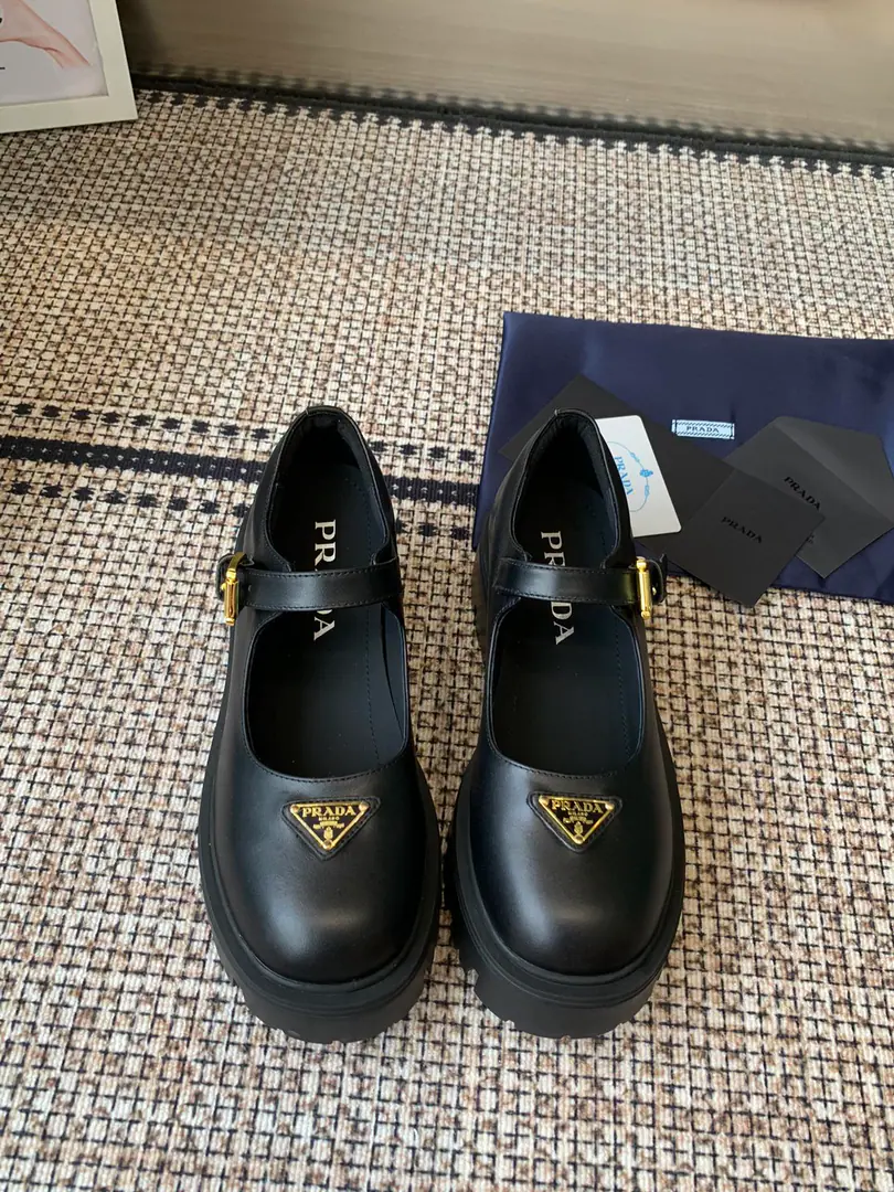 PRADA Prada.26SSNew and thick Mary Jane's shoes. The old-fashioned front-of-the-art, thick-toothed soles with their skin-of-skins make them light and comfortable. ♪ The colours of the bright ♪ To satisfy the many choices of the different styles of fashion.！MarkerlogoThe stamp is made of sand sand sandal sandal sandals., Every design element is on a fashionable spot.！Makes them light and comfortable. ♪ The colours of the bright ♪ To satisfy the many choices of the different styles of fashion.！ Shoe.: Open the beads./Cows are counter-feat., Uchi.: Bullskins. Otsumi!: Original version to open size: 35-41（40.41Custom without re-offer）