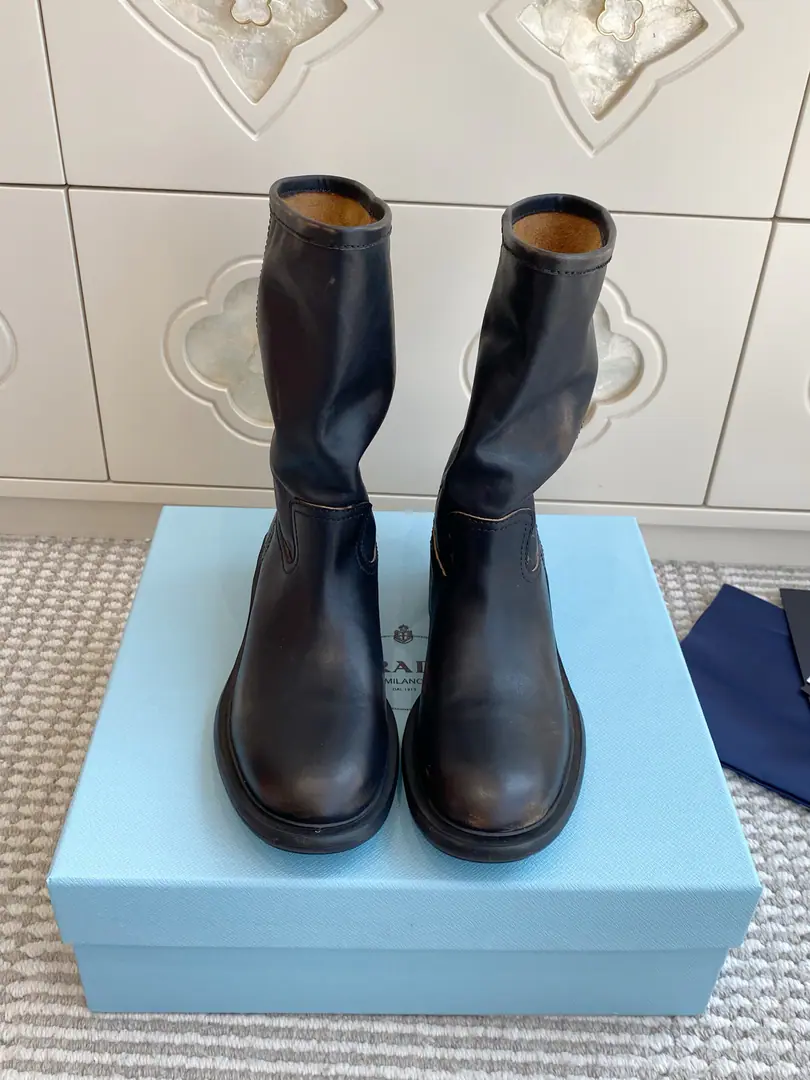 Batch 🐳PradaOld retro-western boots.·Boots.｜The ancient dusty wind is just a little bit more than a little bit more.🤎 This year's fire is making old sprout-snuffed West Side.！ Original cattle leather., Customized manual polishing for old effects, The boots are worn out., It's not dirty., It's a regenetic feeling.. A lax boot-cracker., Random stack, Round front type without scuffling, Low and steady., I'm not tired of walking.. size: 35-39（40Do it.）