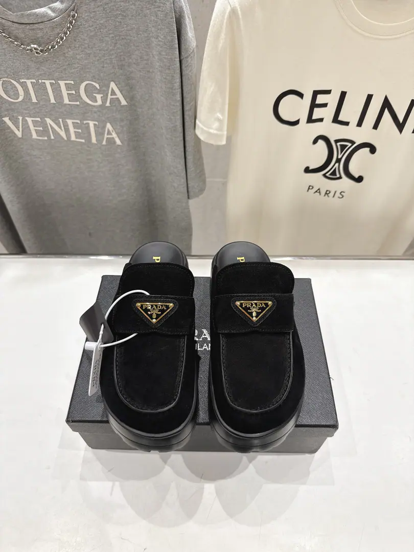 🏧𝐏𝐑𝐀𝐃𝐀- The thick bottom. - The sandals. Romans with thick belts and a show.👍Top Quality Comfort and fashion., Nice feet.！ Import water to dye the oxen./High-swiss-lighted cow revelry. In the sheep's skin./A foot-skin. The original hair bubble is too light to slide down. Height5.5cm Size35-41 [40.41Make a reservation.]