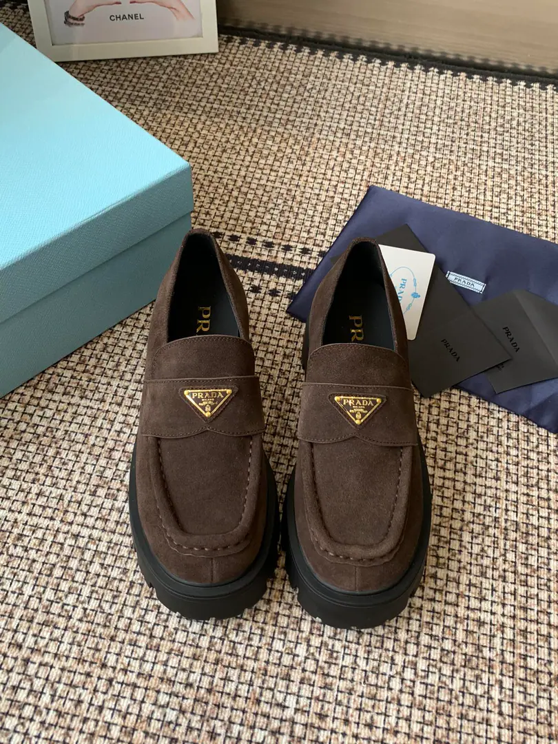 PRADA Prada.26SSNew and thick Mary Jane's shoes. The old-fashioned front-of-the-art, thick-toothed soles with their skin-of-skins make them light and comfortable. ♪ The colours of the bright ♪ To satisfy the many choices of the different styles of fashion.！MarkerlogoThe stamp is made of sand sand sandal sandal sandals., Every design element is on a fashionable spot.！Makes them light and comfortable. ♪ The colours of the bright ♪ To satisfy the many choices of the different styles of fashion.！ Shoe.: Open the beads./Cows are counter-feat., Uchi.: Bullskins. Otsumi!: Original version to open size: 35-41（40.41Custom without re-offer）