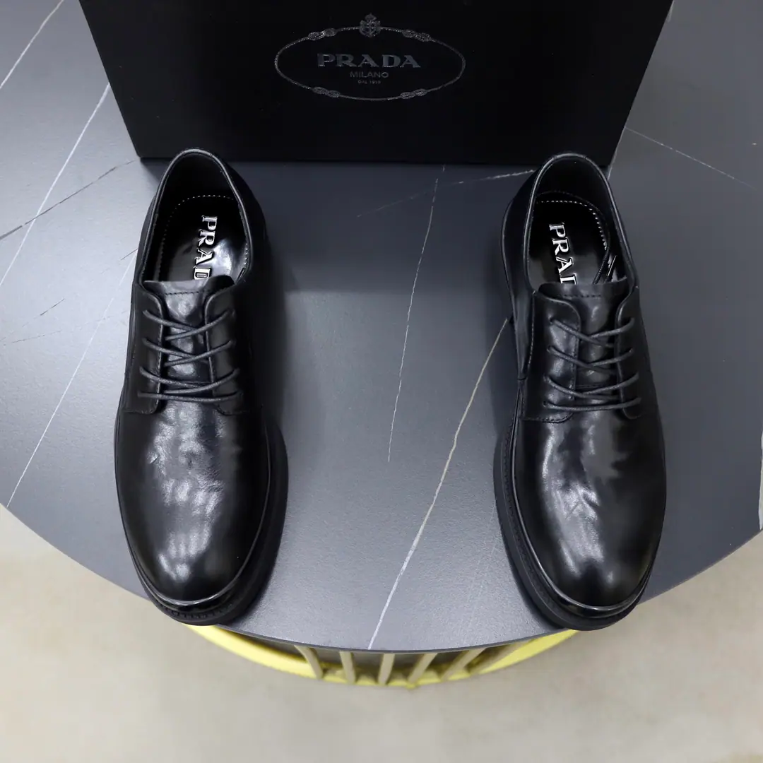 Get out of the factory. 🙅‍♂️🙅‍♂️🙅‍♂️In the cow's skin. Brand: Prada.PRADA Standard Code: 38-44（45Make a reservation.） Level: Same as the other two. Materials: The original high-end cow cover. In the cow's skin. Slipperproof, soft and heavy. Type: Men's fashion boots. The noble luxury of the great elements. Top luxury. Colours: Physical Image Colour