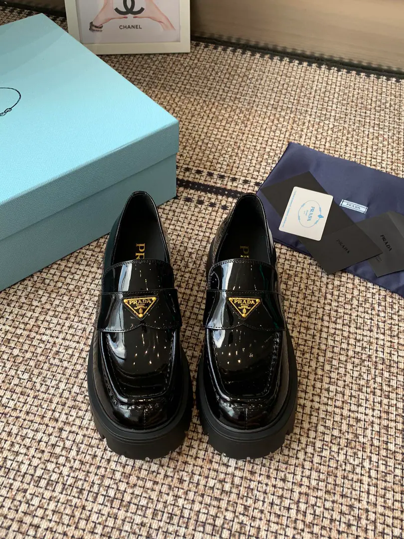 PRADA Prada.26SSNew and thick Mary Jane's shoes. The old-fashioned front-of-the-art, thick-toothed soles with their skin-of-skins make them light and comfortable. ♪ The colours of the bright ♪ To satisfy the many choices of the different styles of fashion.！MarkerlogoThe stamp is made of sand sand sandal sandal sandals., Every design element is on a fashionable spot.！Makes them light and comfortable. ♪ The colours of the bright ♪ To satisfy the many choices of the different styles of fashion.！ Shoe.: Open the beads./Cows are counter-feat., Uchi.: Bullskins. Otsumi!: Original version to open size: 35-41（40.41Custom without re-offer）