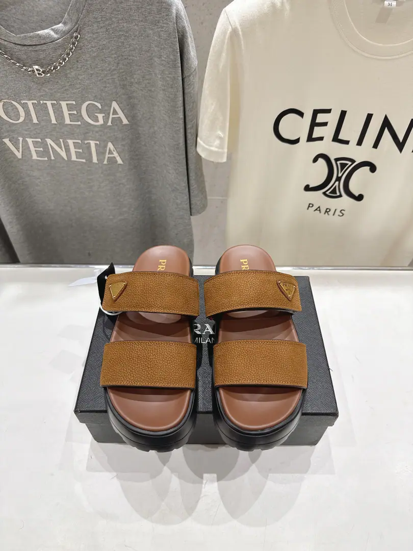 🏧𝐏𝐑𝐀𝐃𝐀- The thick bottom. - The sandals. Romans with thick belts and a show.👍Top Quality Comfort and fashion., Nice feet.！ Import water to dye the oxen./High-swiss-lighted cow revelry. In the sheep's skin./A foot-skin. The original hair bubble is too light to slide down. Height5.5cm Size35-41 [40.41Make a reservation.]