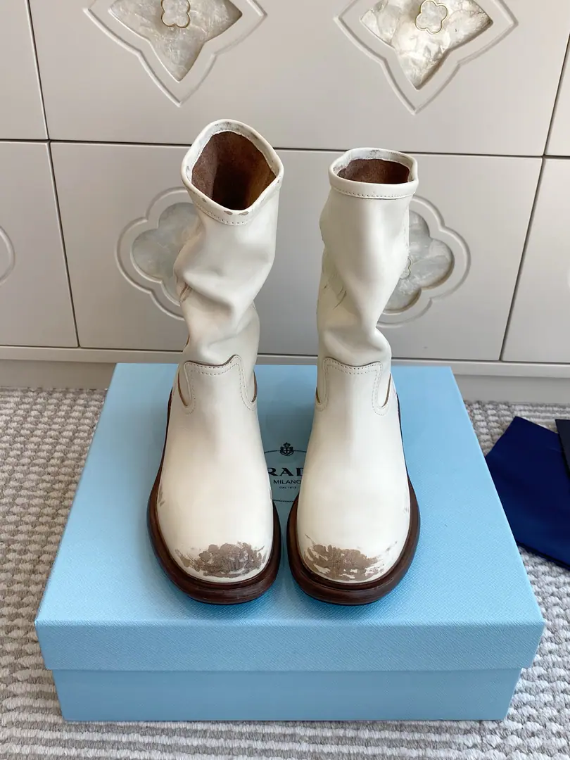 Batch 🐳PradaOld retro-western boots.·Boots.｜The ancient dusty wind is just a little bit more than a little bit more.🤎 This year's fire is making old sprout-snuffed West Side.！ Original cattle leather., Customized manual polishing for old effects, The boots are worn out., It's not dirty., It's a regenetic feeling.. A lax boot-cracker., Random stack, Round front type without scuffling, Low and steady., I'm not tired of walking.. size: 35-39（40Do it.）