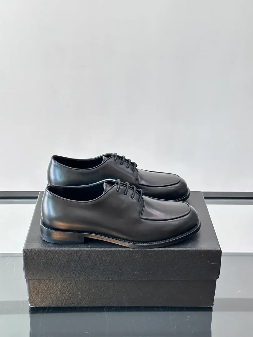 Prad*Home new money.🆕 Men's school wears leisure shoes.✔️Use the black cow leather material on the head., It's full of flesh., Blank and rounded shoe head design, The original is a big-ass model., In natural cattle., The air field is to be upgraded.！ Dollar Size: 39-44（45.46Custom）