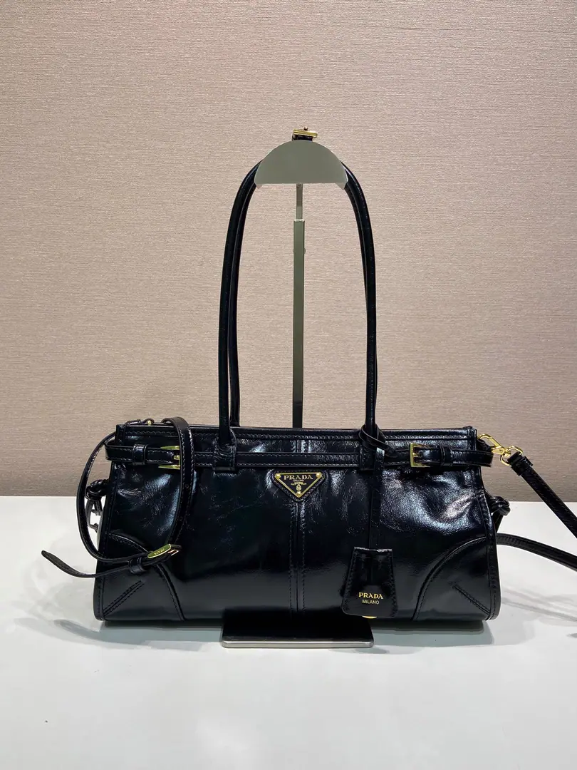 🎉LusSolfOiled lass.🎉1BA A Subcolon Upgrade🎉🎉 This slant bag is on the imported oils., The brightness of the color is a classic., With a long shoulder belt and a key to the platter that can be disassembled., To facilitate the matching of different occasions., The capacity space is huge., The giants work.👏, It's definitely a cashier's allowance., Take this bag with you and bring it home.！Long32xHigh15.5xBottom12cm🎉🎉
