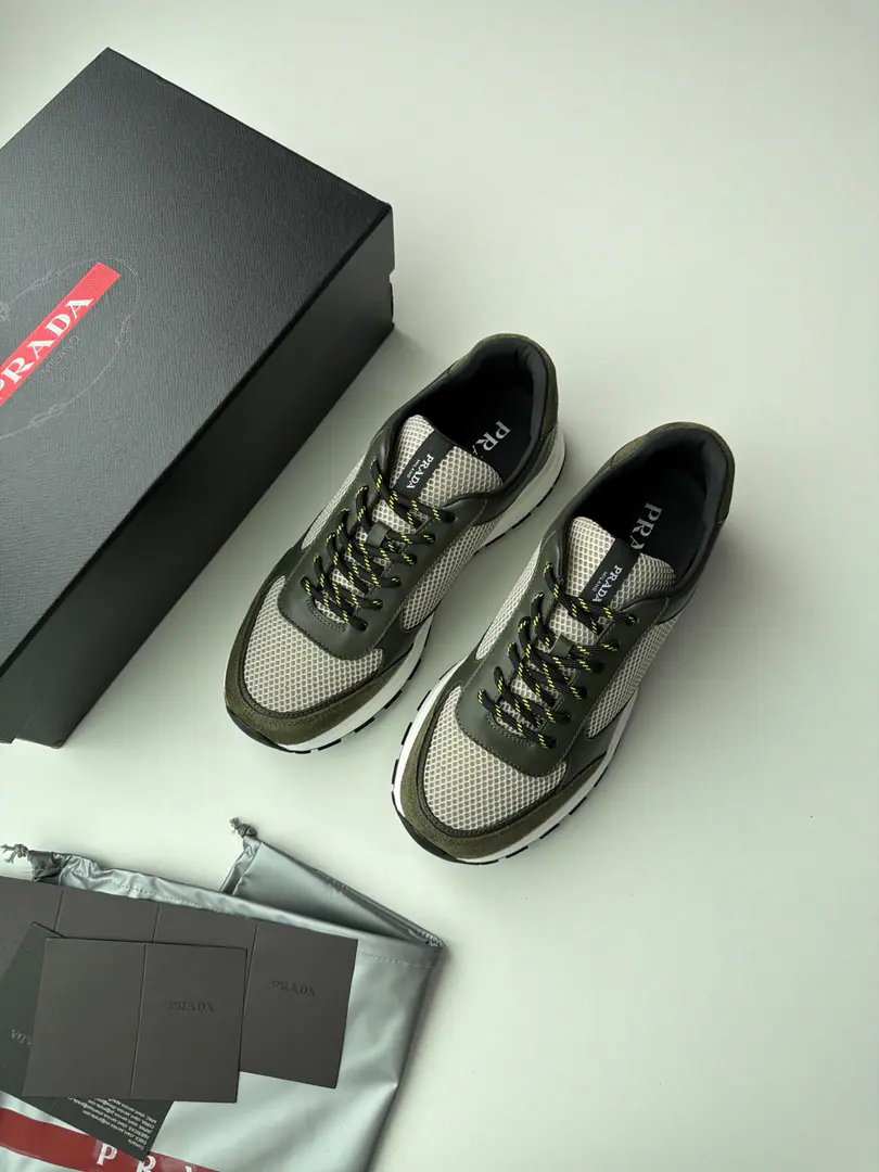 PHome sneakers are full of sports., Practical and modern., A pair of comfortable soles.. Reconstruct classic stylesPrax, I'm not sure.PradaLabel belt, badge shoelaces., Shoes are painted, eyes are pierced., Shoes with coatings, trigonometric metal logo, - I've got a shoe tongue.Prada, MilanoThe light-masked soles are dented..30Millimeter Shoe Bottom Codes: 39-45 Colours: Randal., White Bill, Blackmark, Curry Bill, Rannet, White Net, Rannet, Green Net, Ashnet